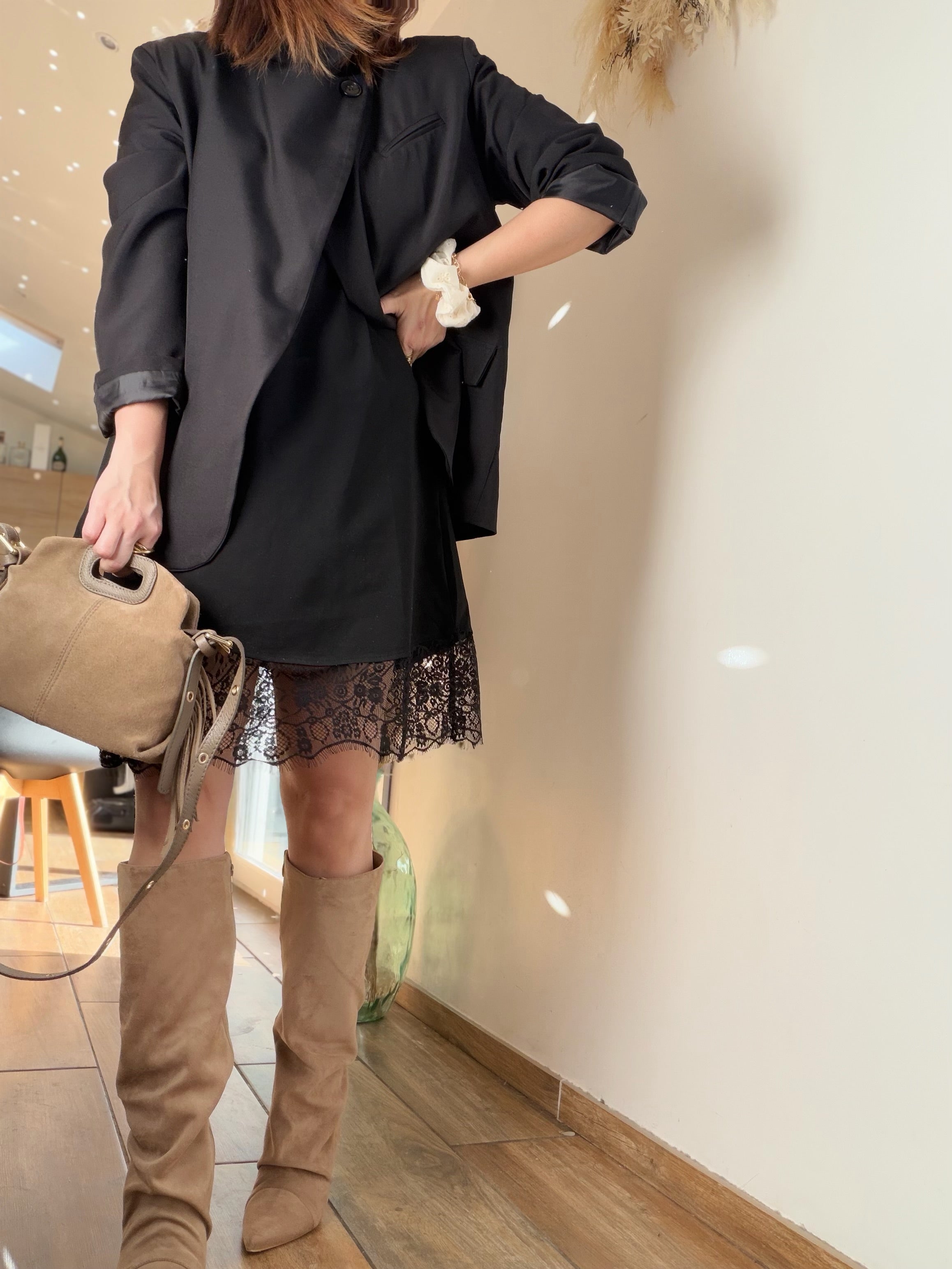 Robe noire bas dentelle