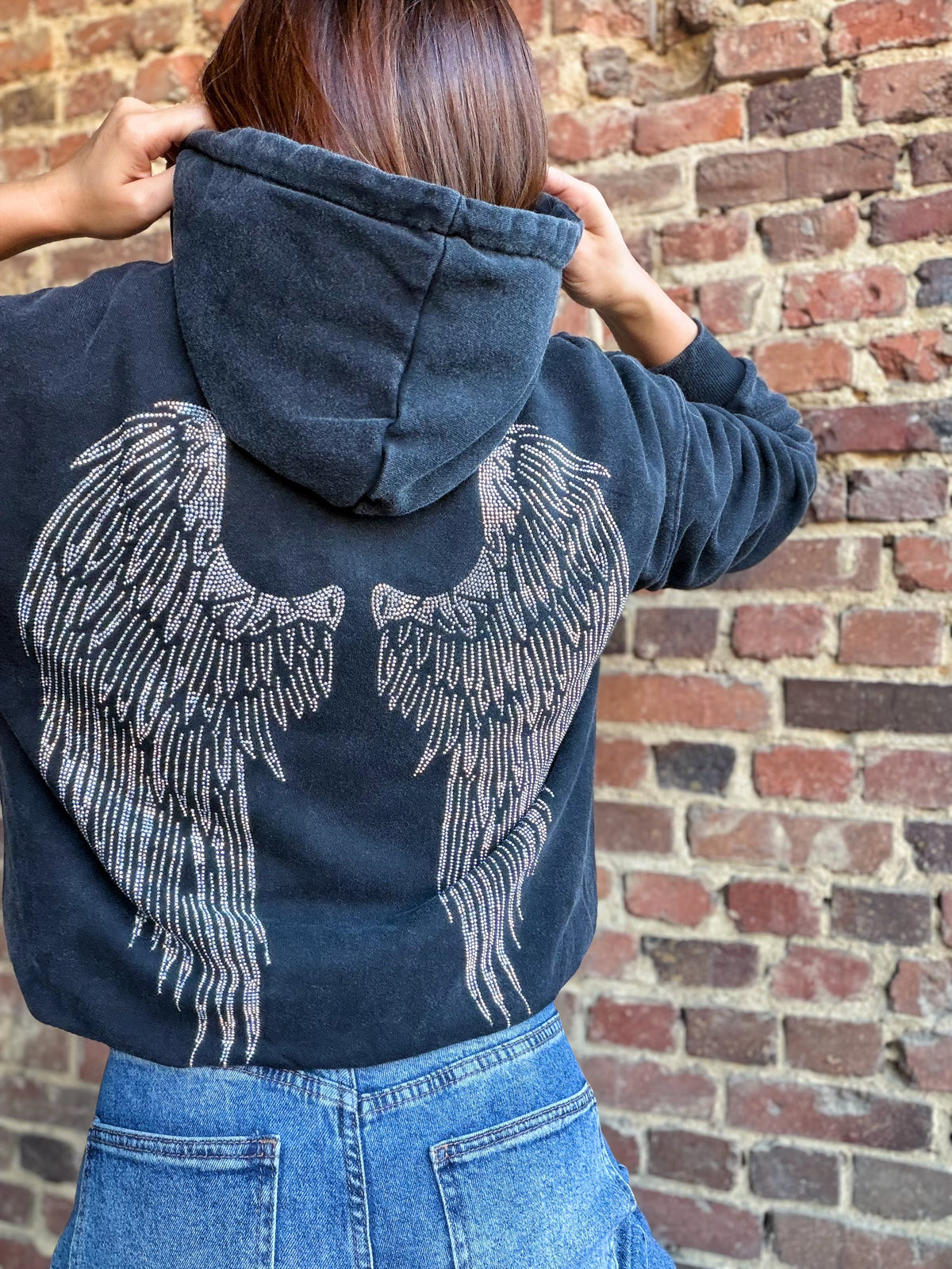 Sweat noir avec des strass