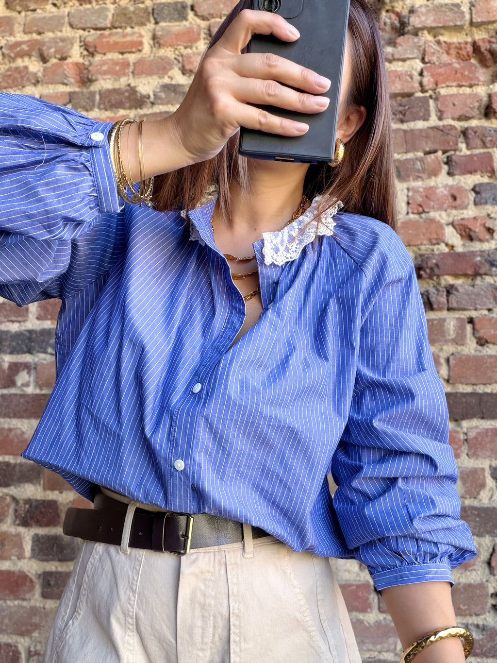 Chemise bleue rayée col dentelle