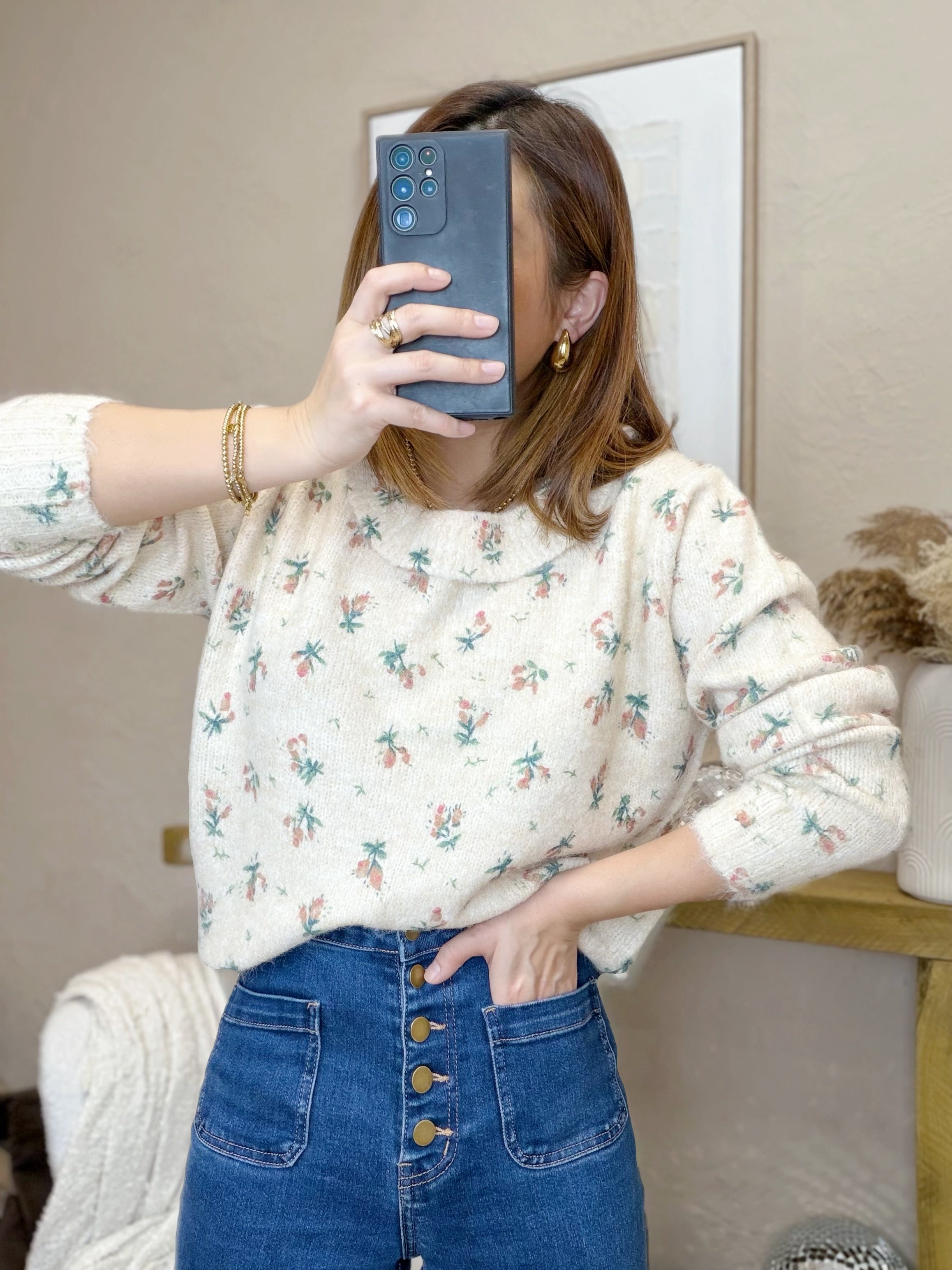 Pull beige à fleurs