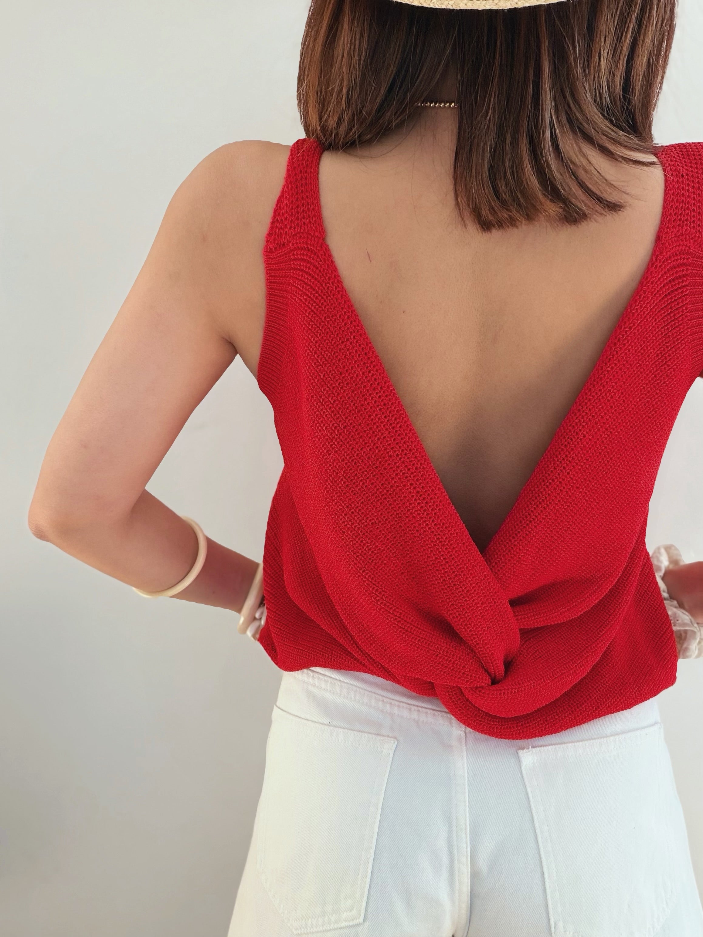 Top rouge dos noué