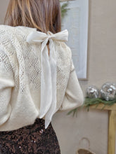 Charger l'image dans la galerie, Pull écru avec noeud au dos
