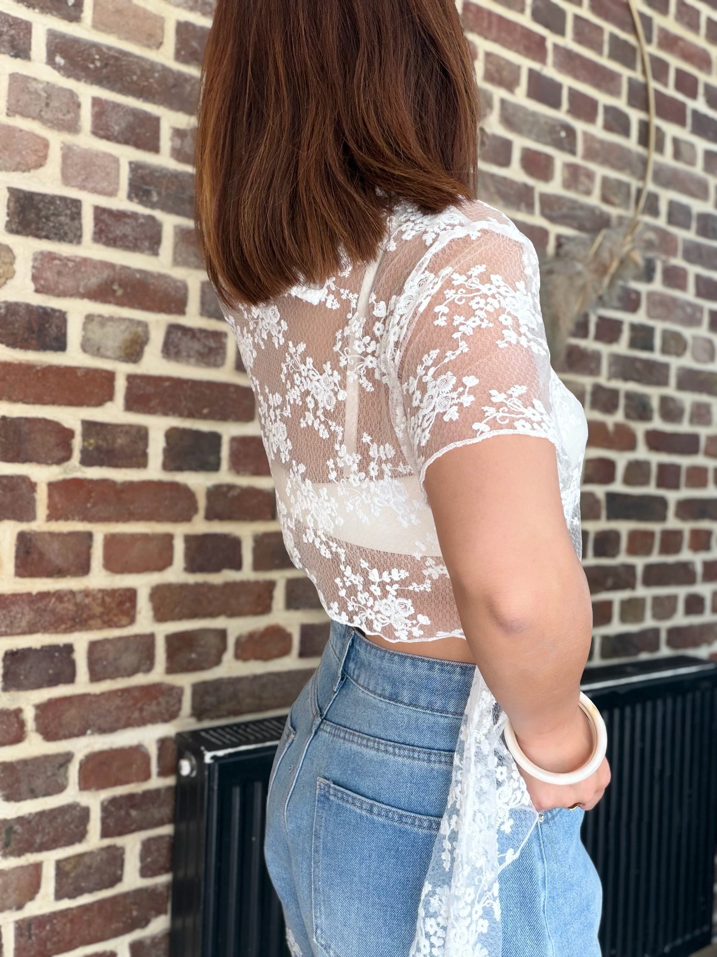 Top dentelle blanc nœud dans le dos