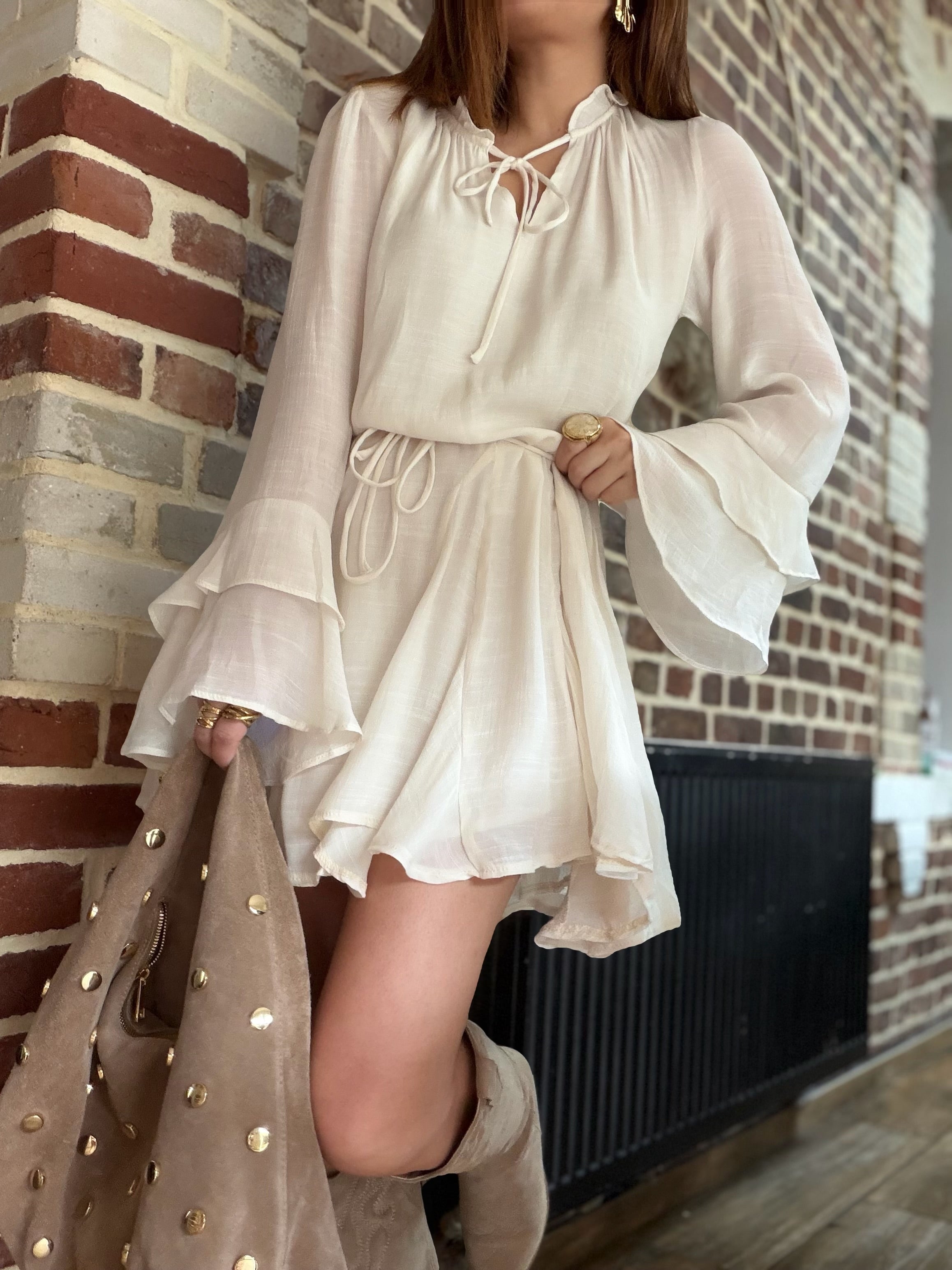 Robe écrue à volants