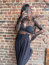 Charger l&#39;image dans la galerie, Blouse noire transparente
