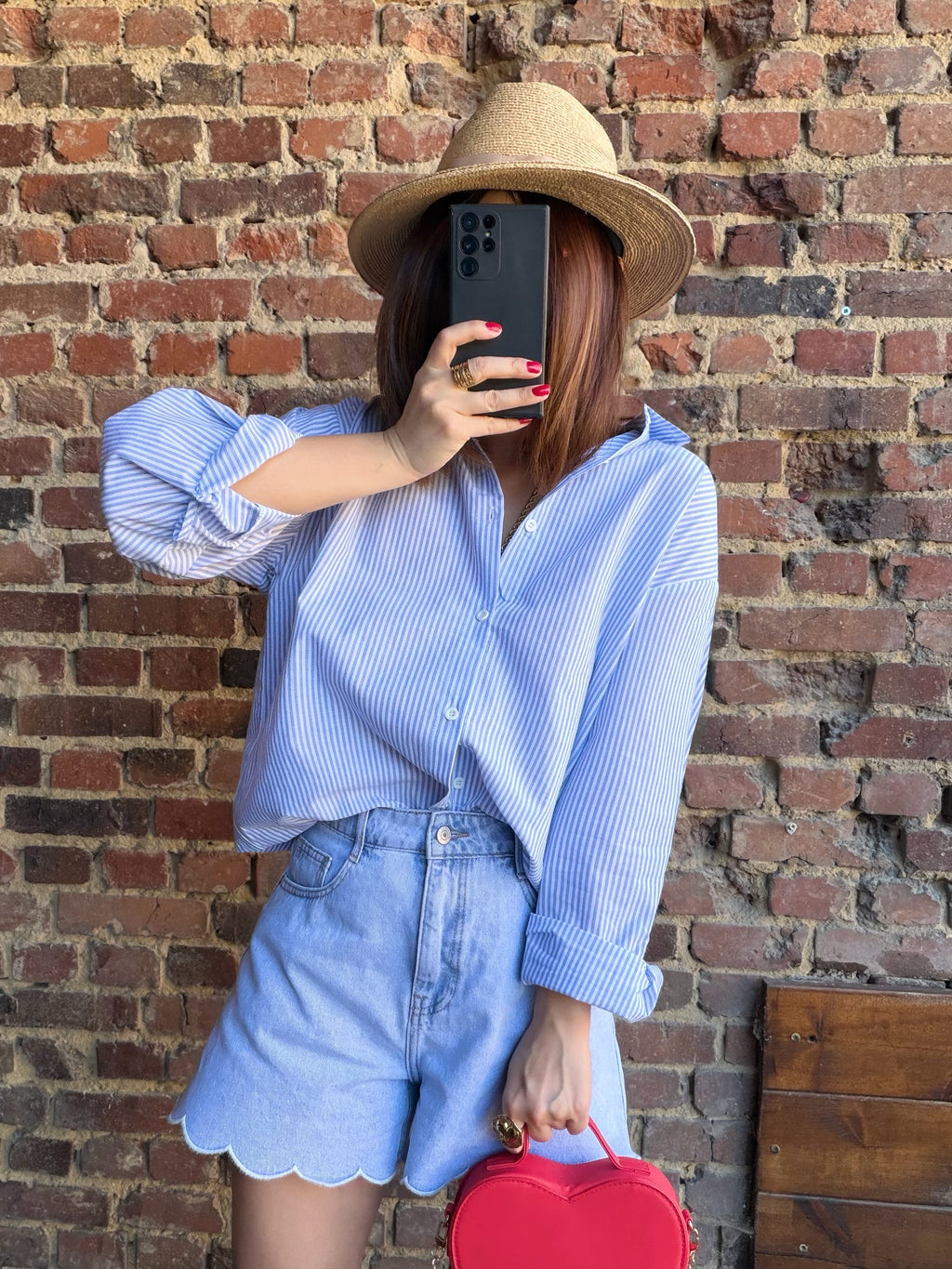Chemise rayée bleue ajourée cœur