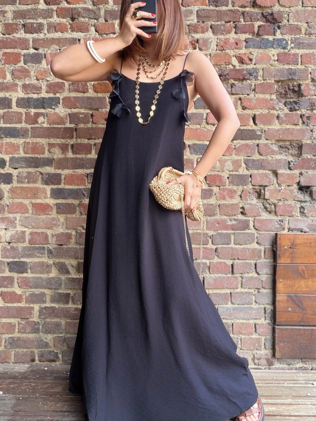 Robe longue noire  à bretelles et fleurs