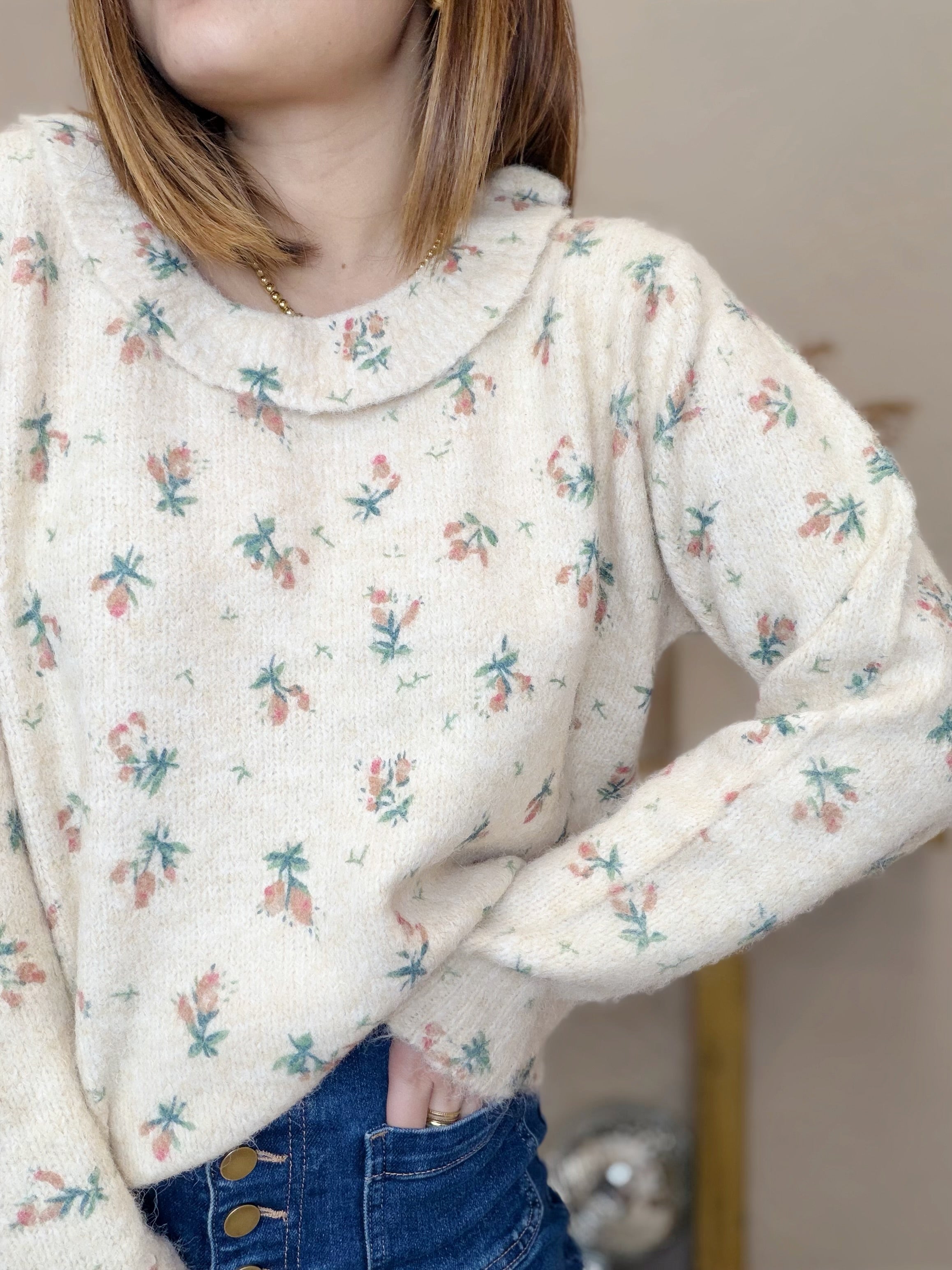 Pull beige à fleurs