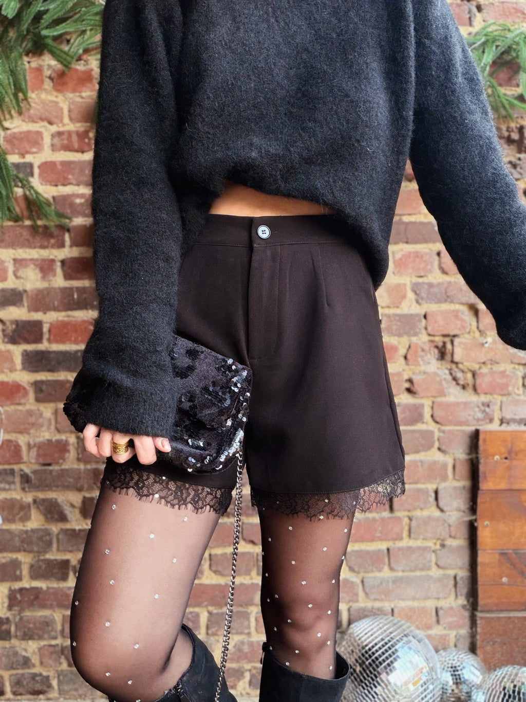 Short noir effet dentelle