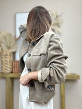 Charger l&#39;image dans la galerie, Veste taupe imitation daim
