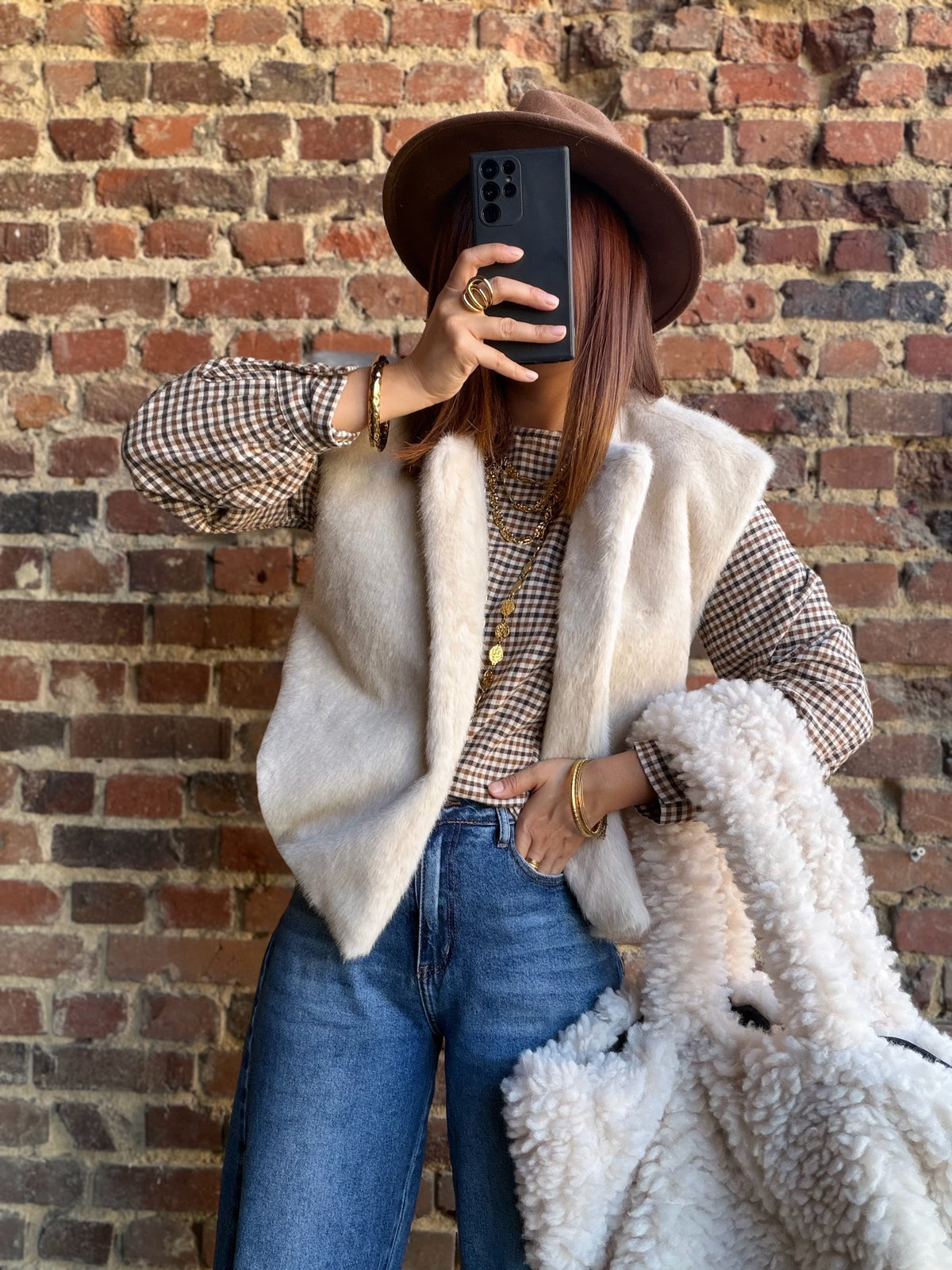Veste ecru sans manches  fausse fourrure