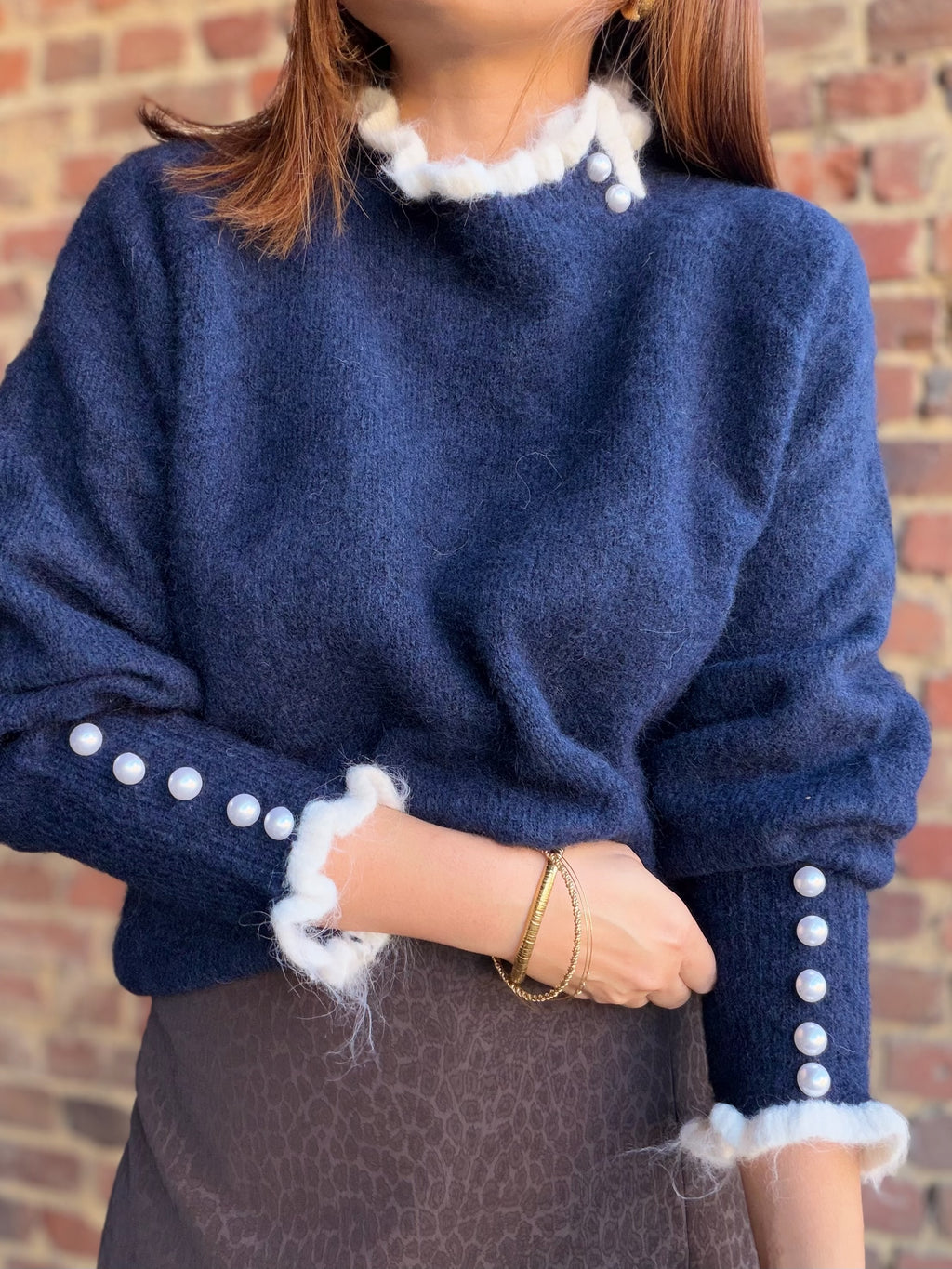 Pull  bleu marine avec col en vague