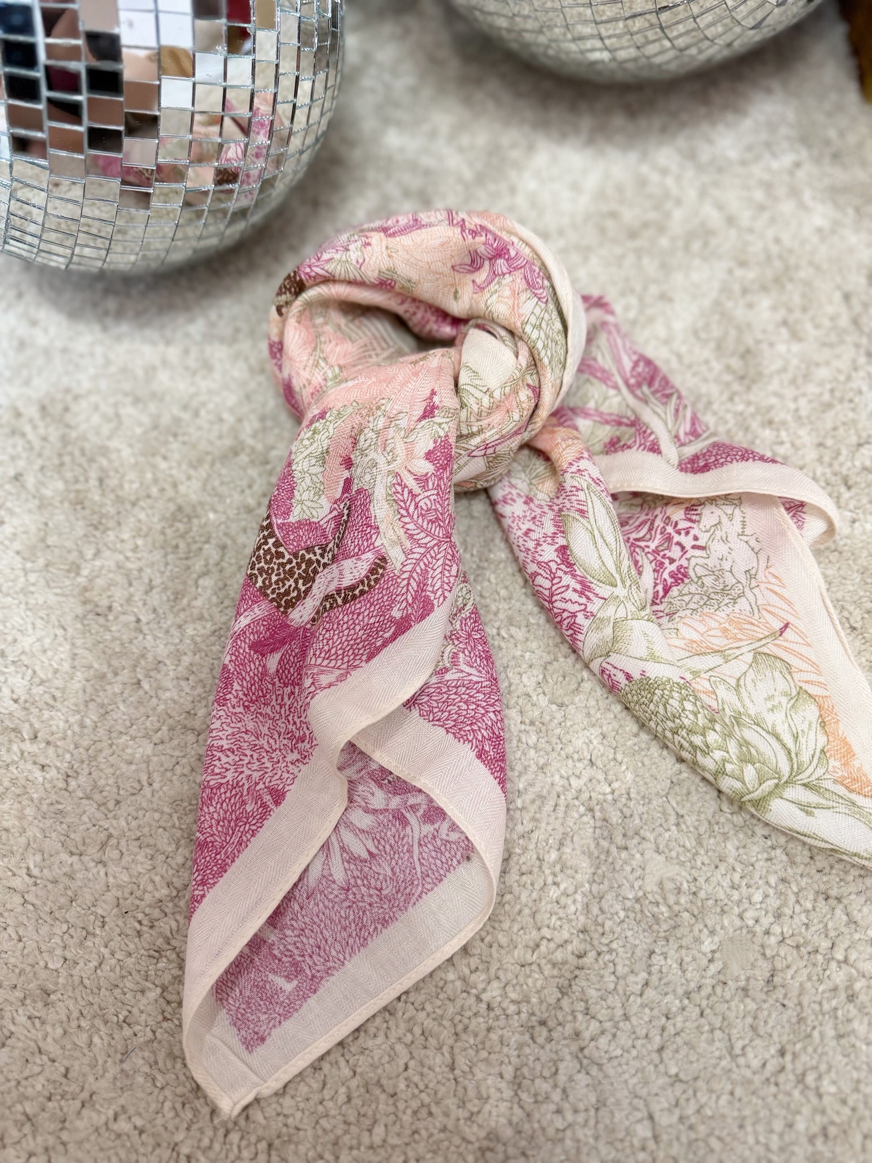 Foulard rose et écru