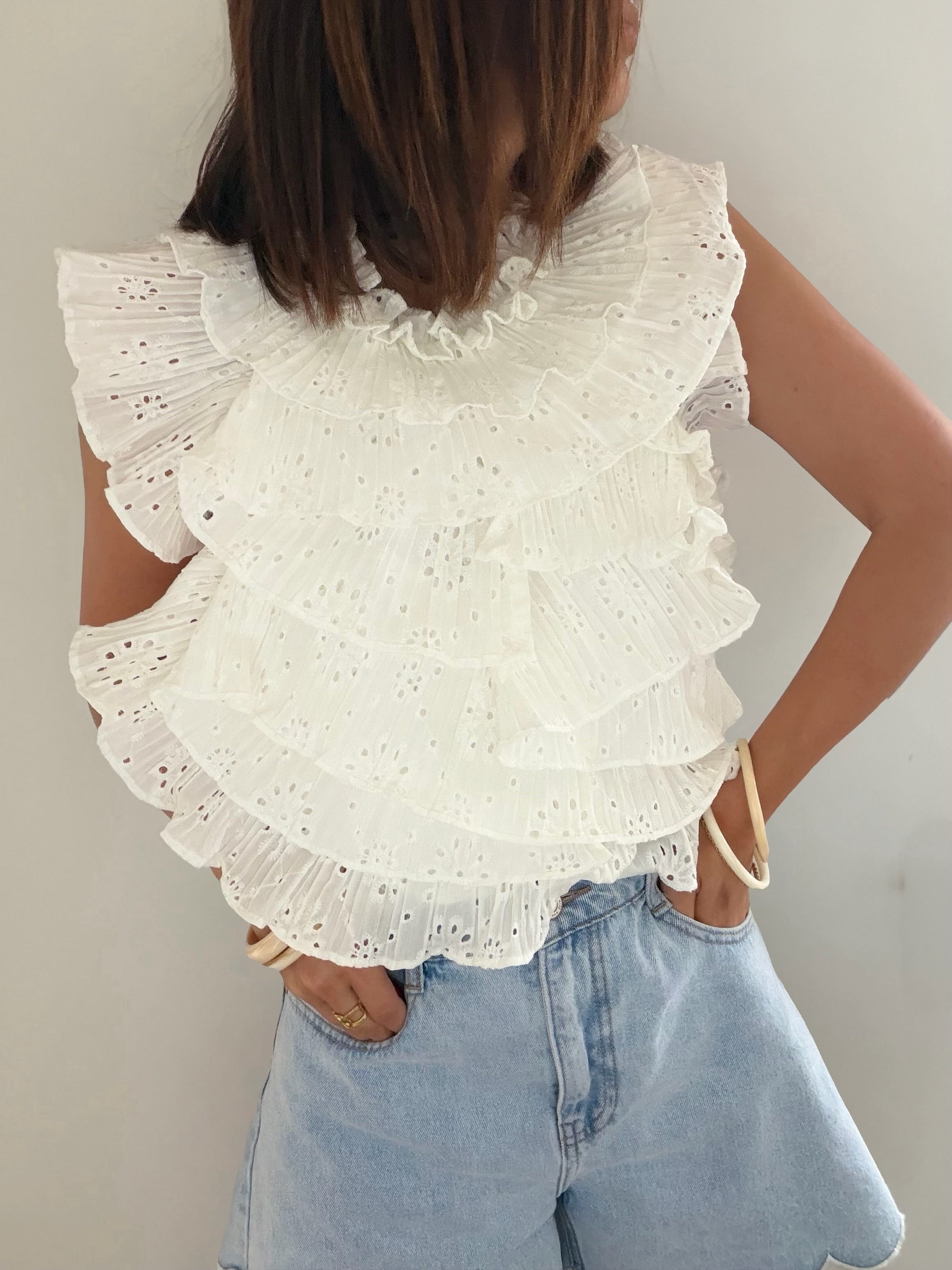 Top volants blanc à broderies