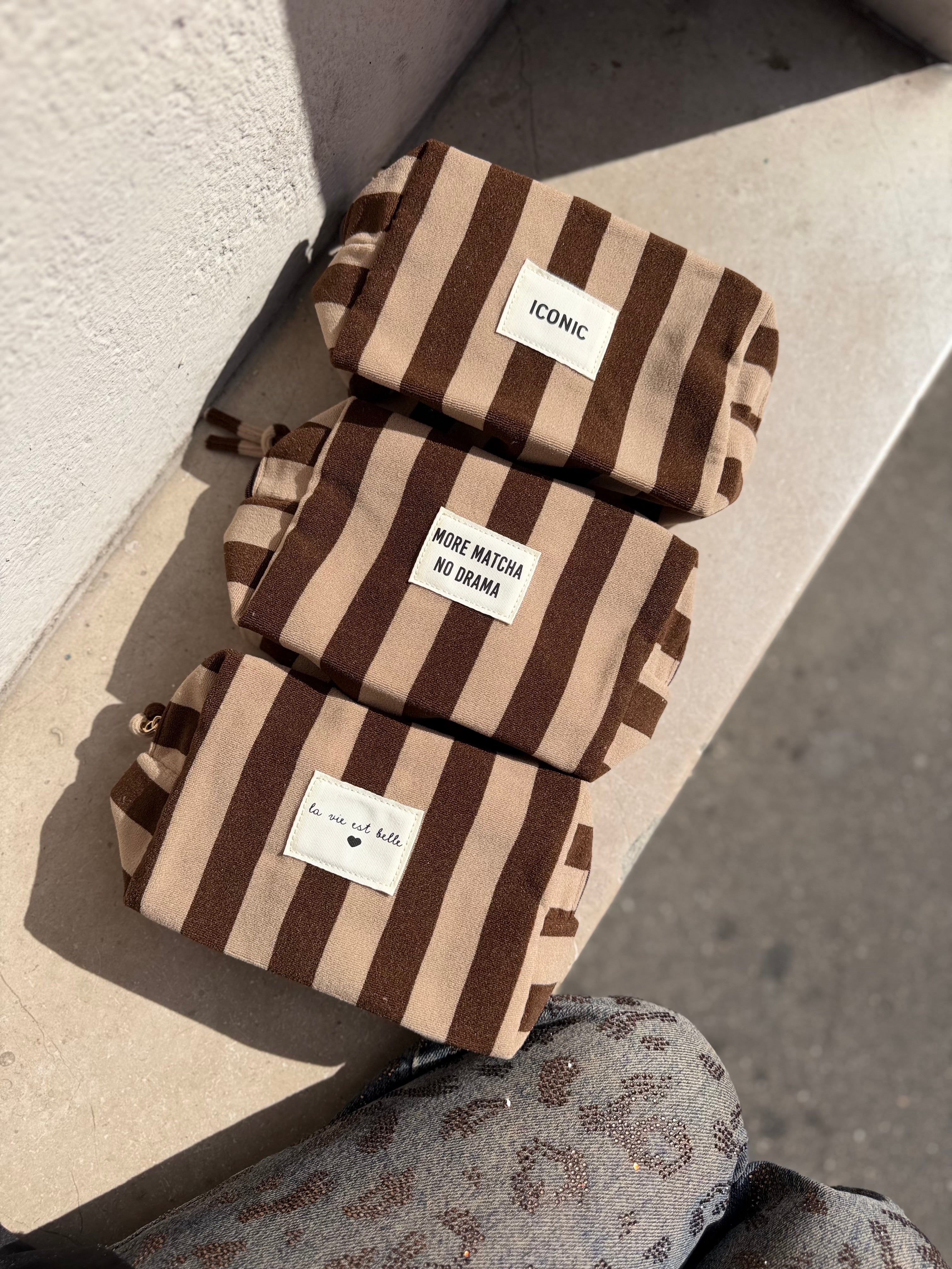 Trousse éponge à rayures marron