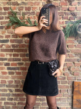 Charger l&#39;image dans la galerie, Jupe short noire effet velours
