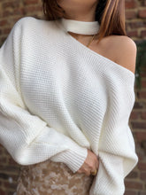 Charger l'image dans la galerie, Pull écru épaule ajourée
