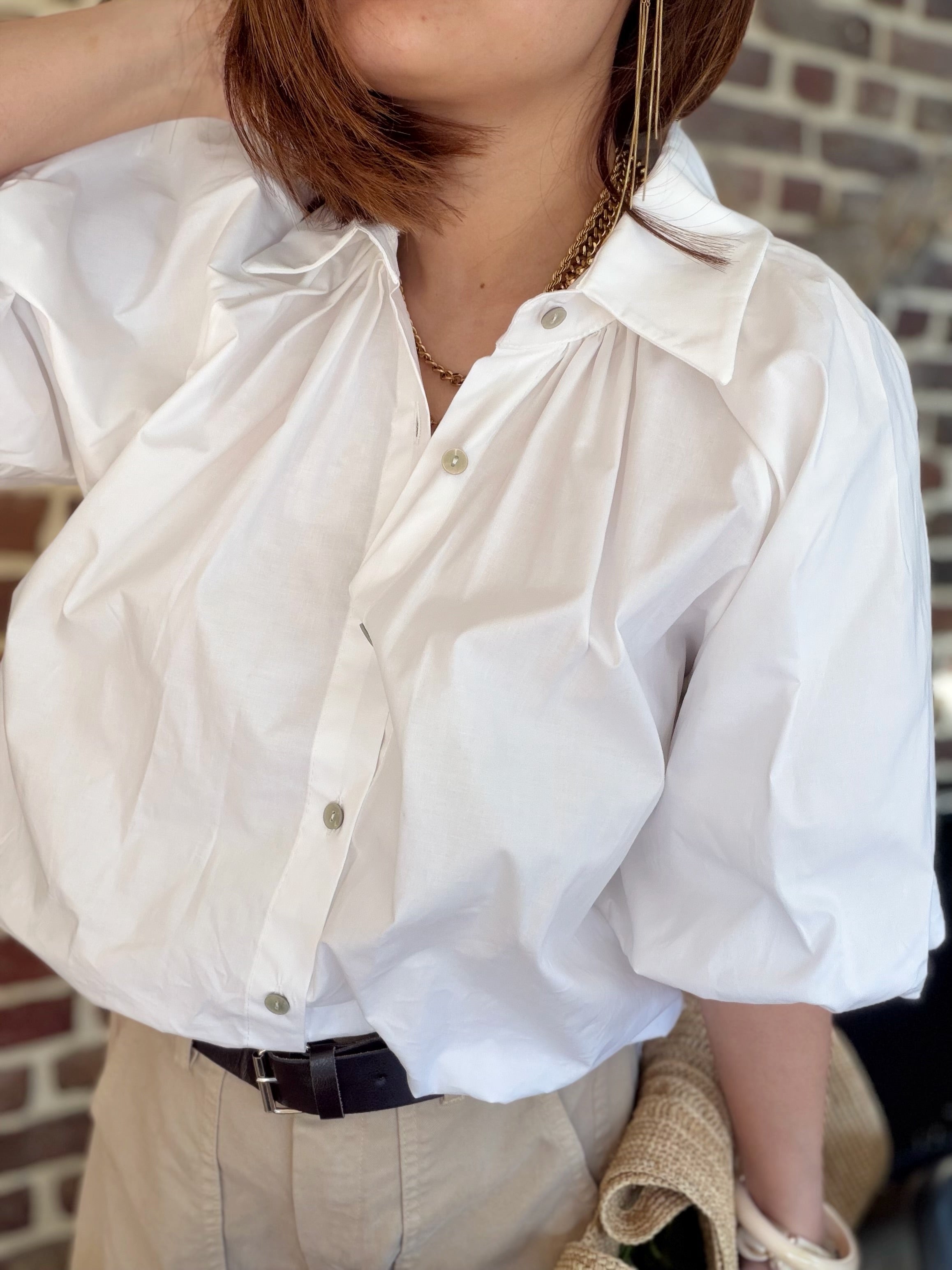 Chemisier blanc et manches ballon