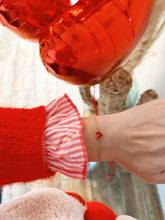 Charger l'image dans la galerie, Bracelet cœur rouge

