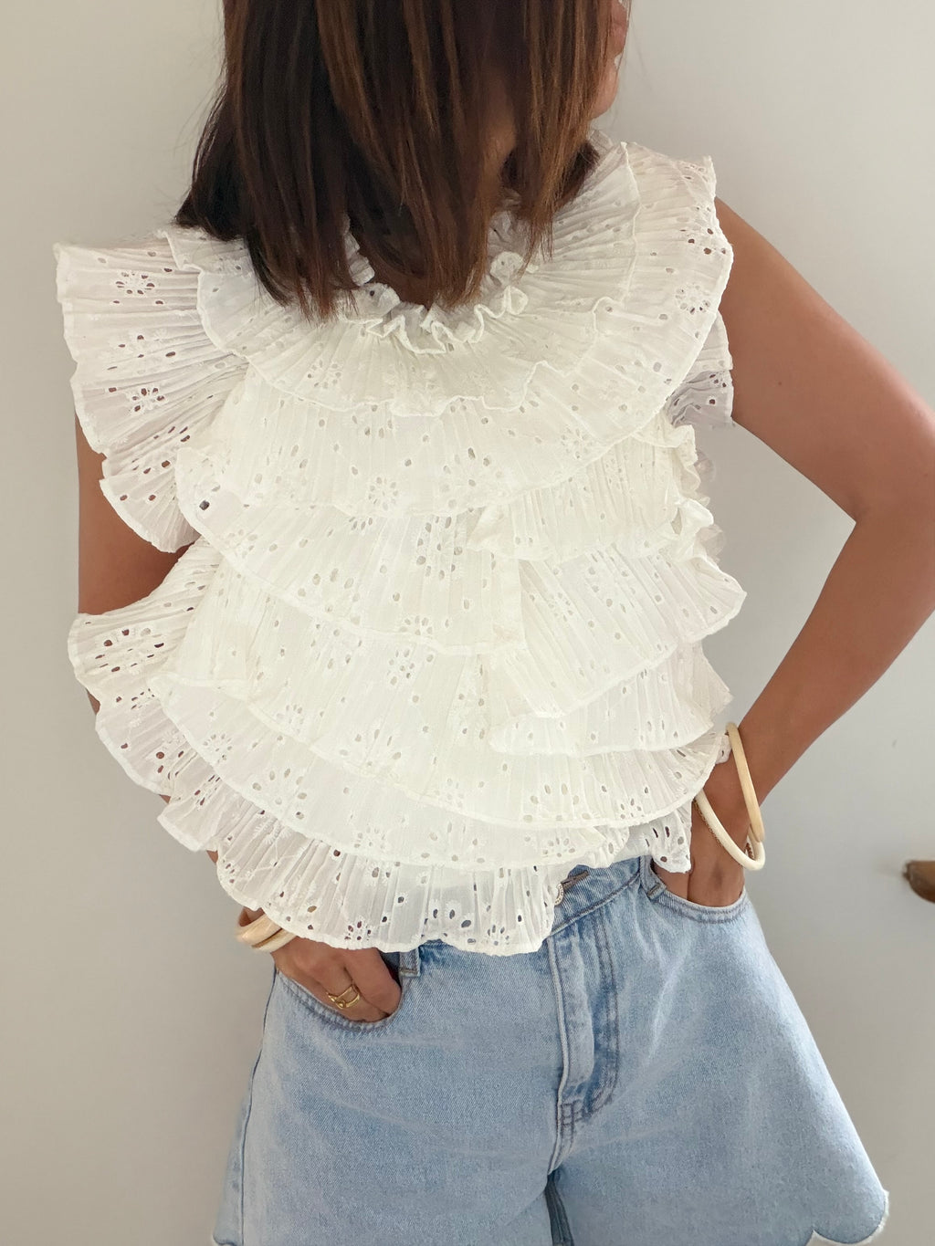 Top volants blanc à broderies