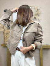 Charger l&#39;image dans la galerie, Veste taupe imitation daim

