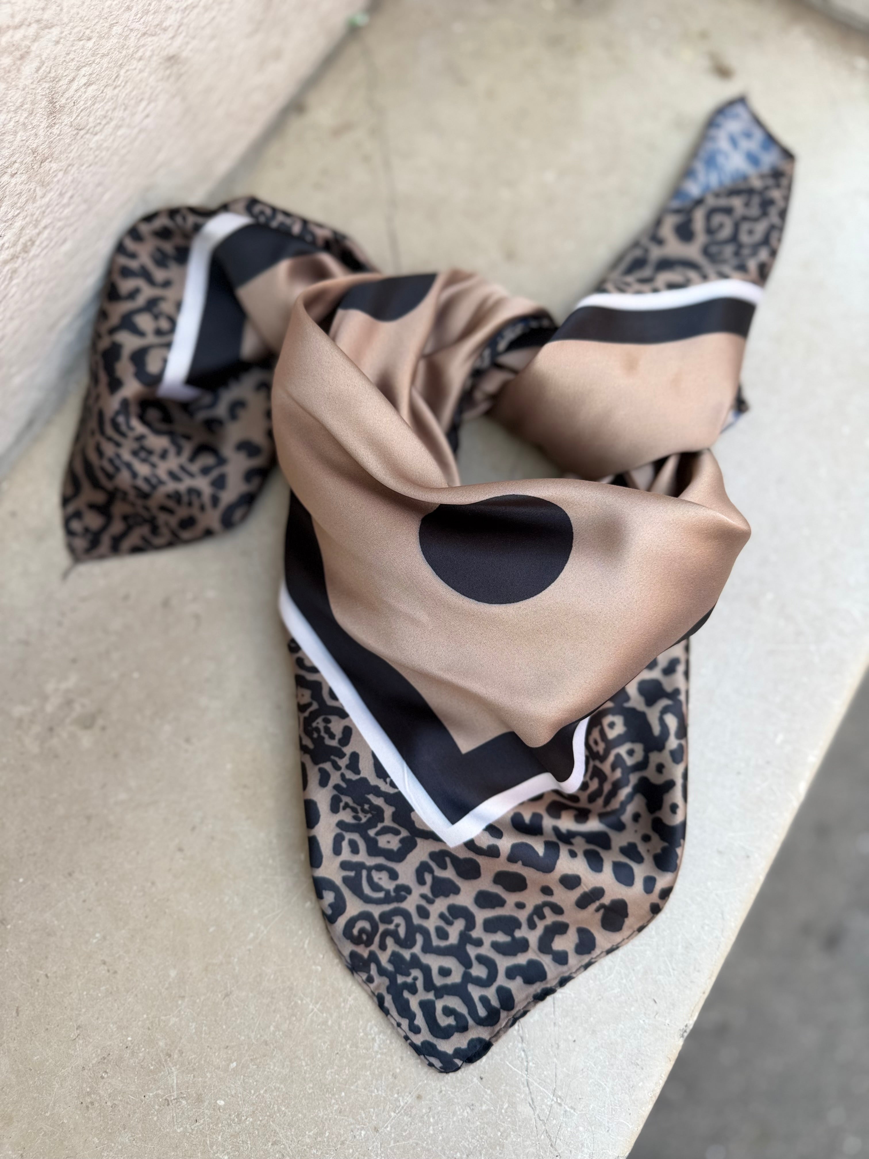 Foulard Léo à pois taupe