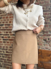 Charger l&#39;image dans la galerie, Jupe-short taupe
