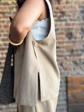 Charger l&#39;image dans la galerie, Veste sans manches sable
