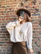 Charger l'image dans la galerie, Pull beige oversize
