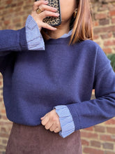 Charger l'image dans la galerie, Pull bleu avec détails chemise
