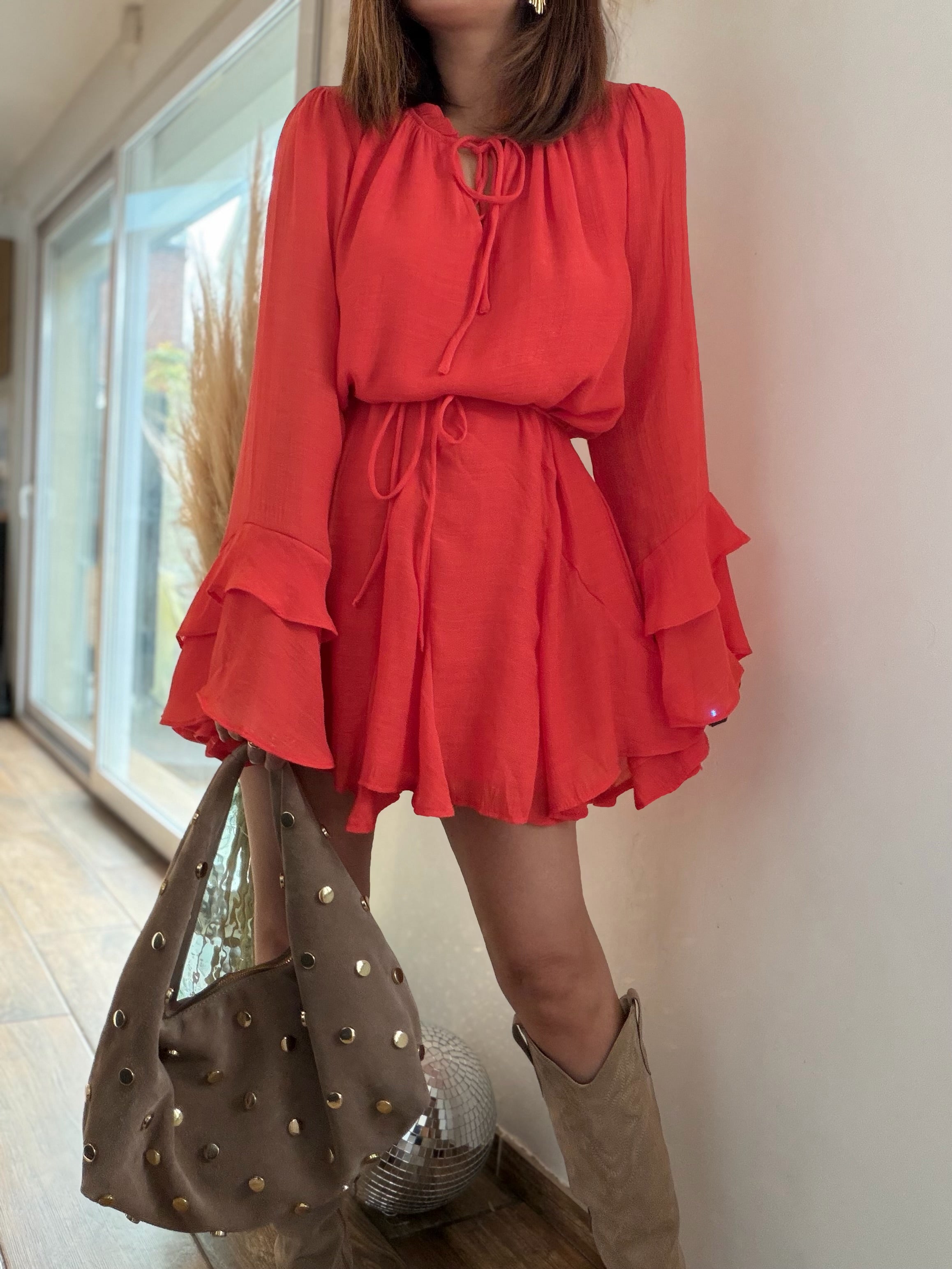 Robe corail à volants
