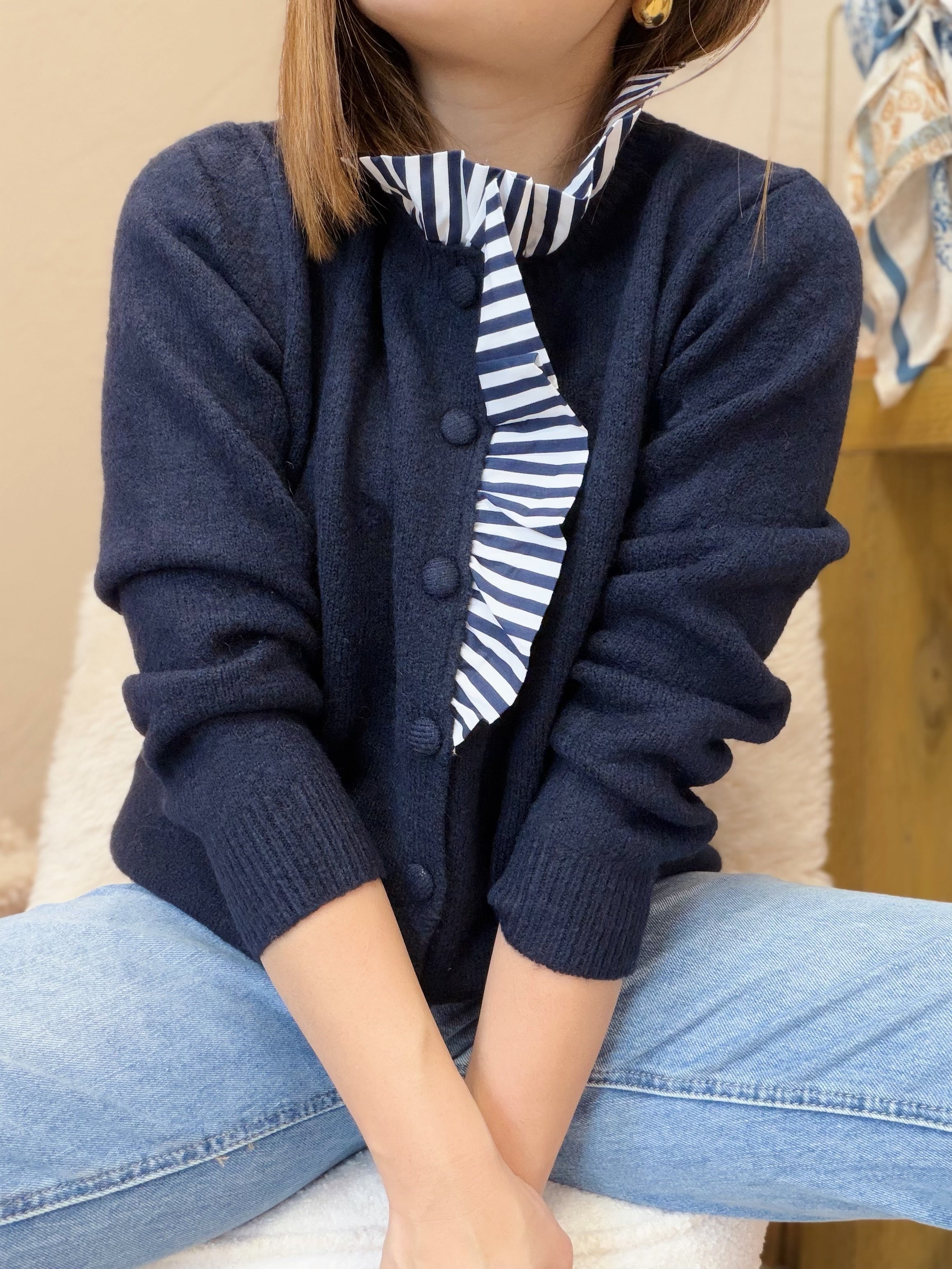 Gilet bleu marine col à rayures