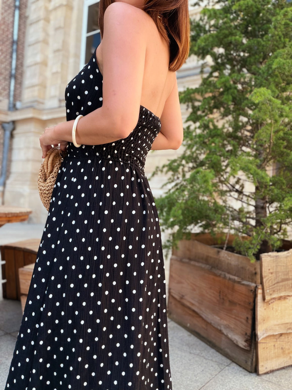 Robe à pois noire collier