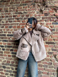 Manteau avec détails en fourrure