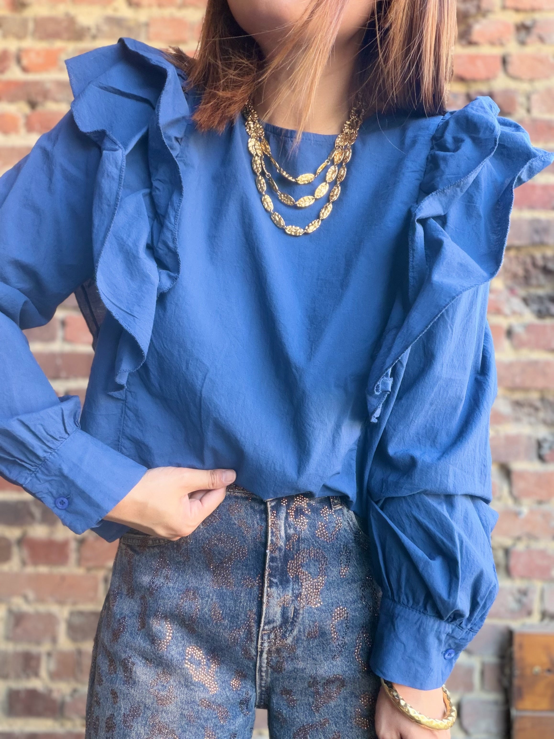 Blouse bleue unie à volants