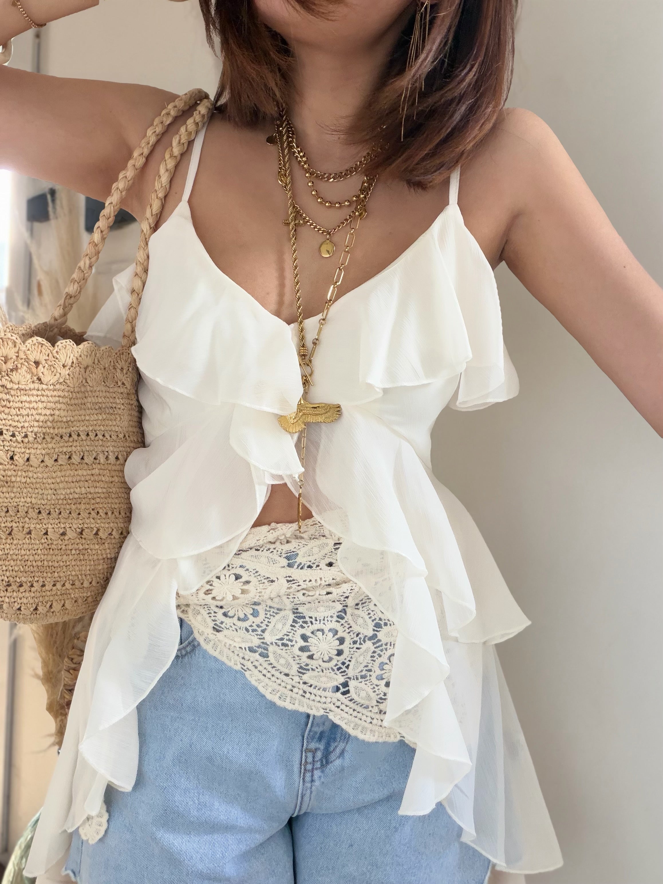 Top écru à volants