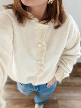 Charger l'image dans la galerie, Gilet écru boutons cœurs
