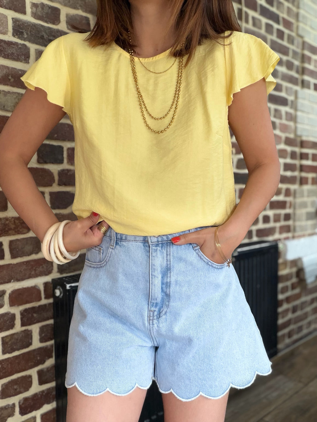 Haut jaune dos dentelle et noué