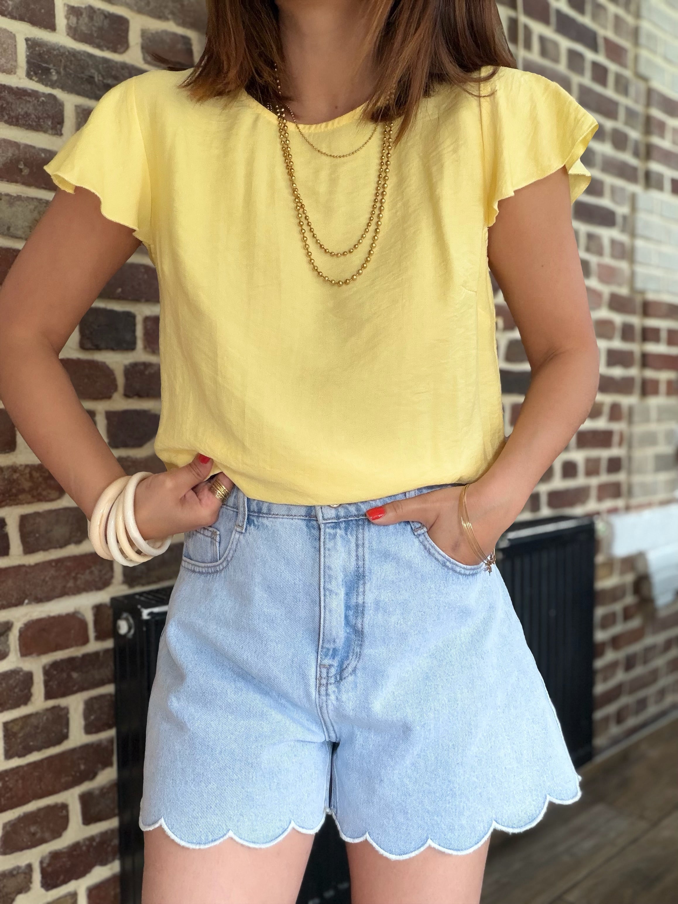 Haut jaune dos dentelle et noué