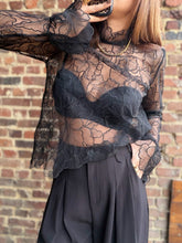 Charger l&#39;image dans la galerie, Blouse noire transparente

