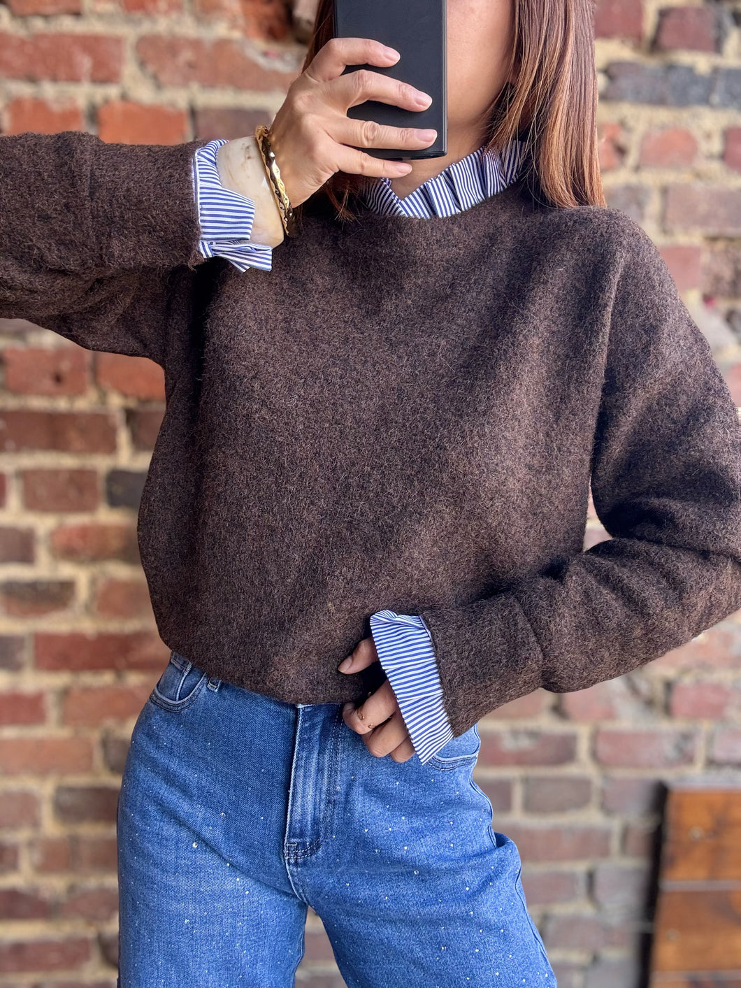 Pull chocolat avec col et manchettes