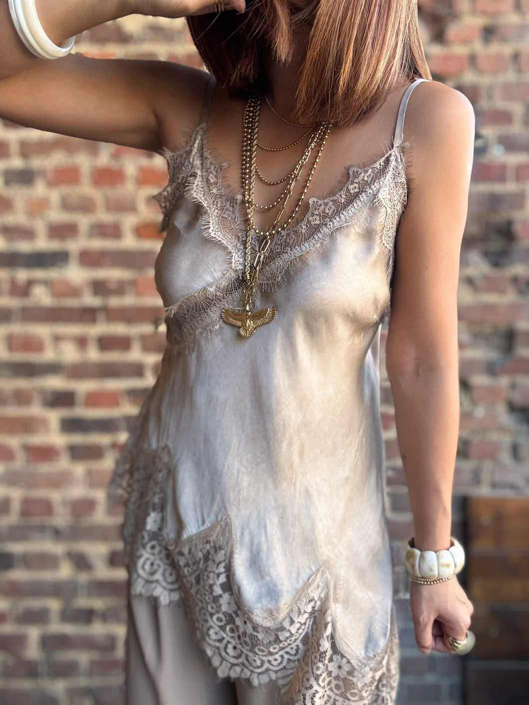 Top dentelle asymétrique beige