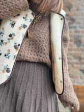 Charger l&#39;image dans la galerie, Veste sans manches fleurie

