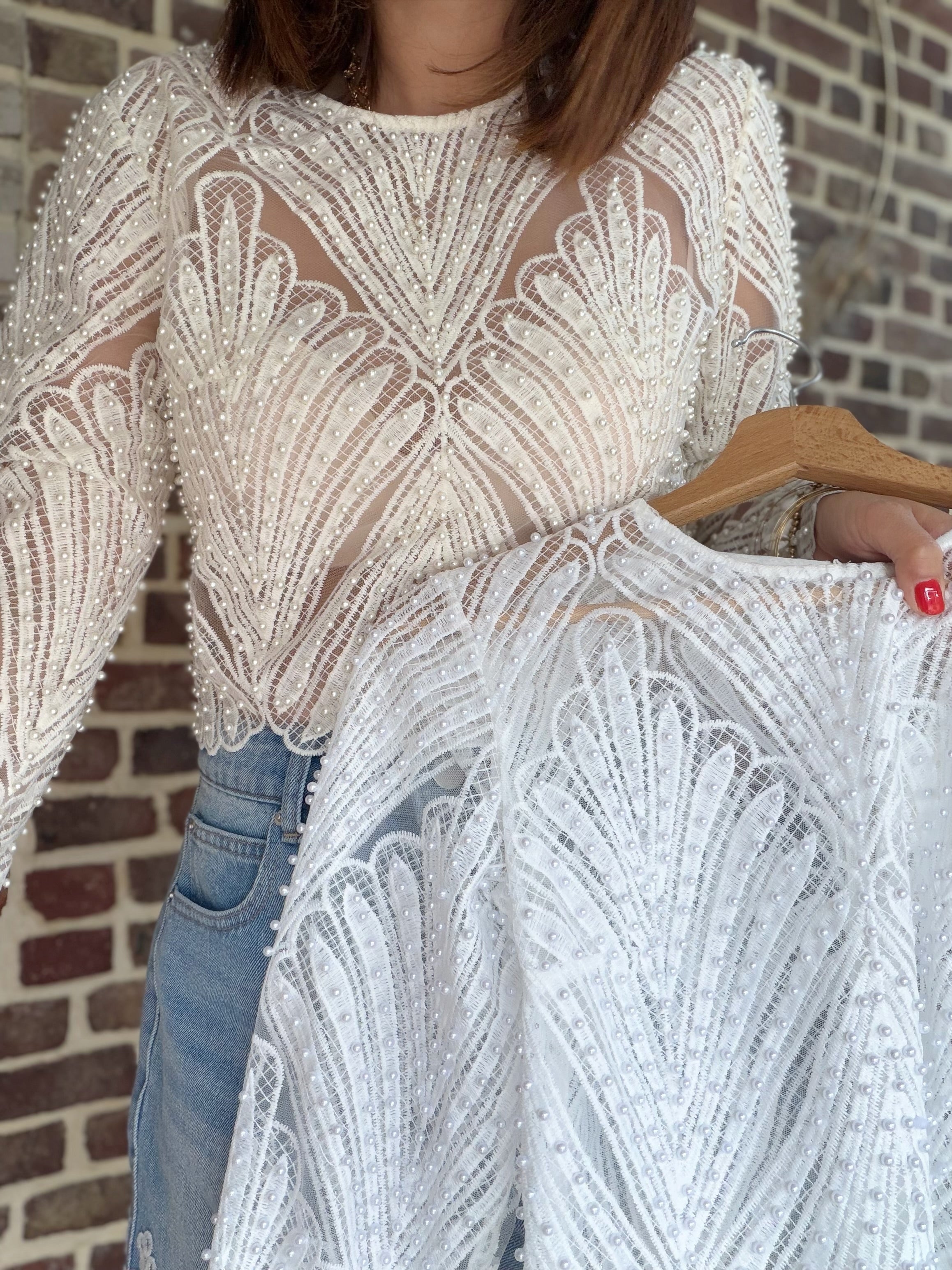 Blouse beige à perles