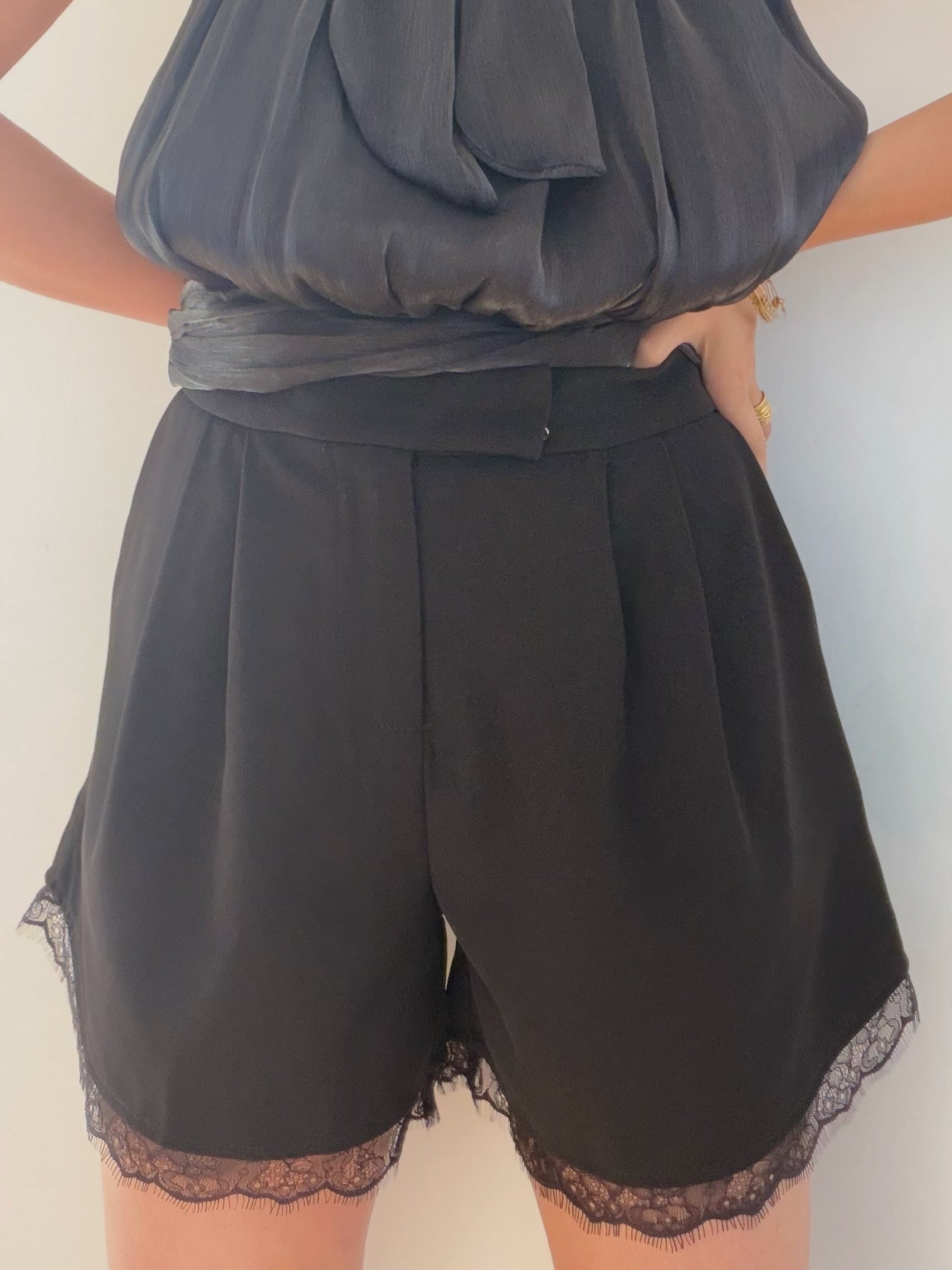 Short  noir dentelle