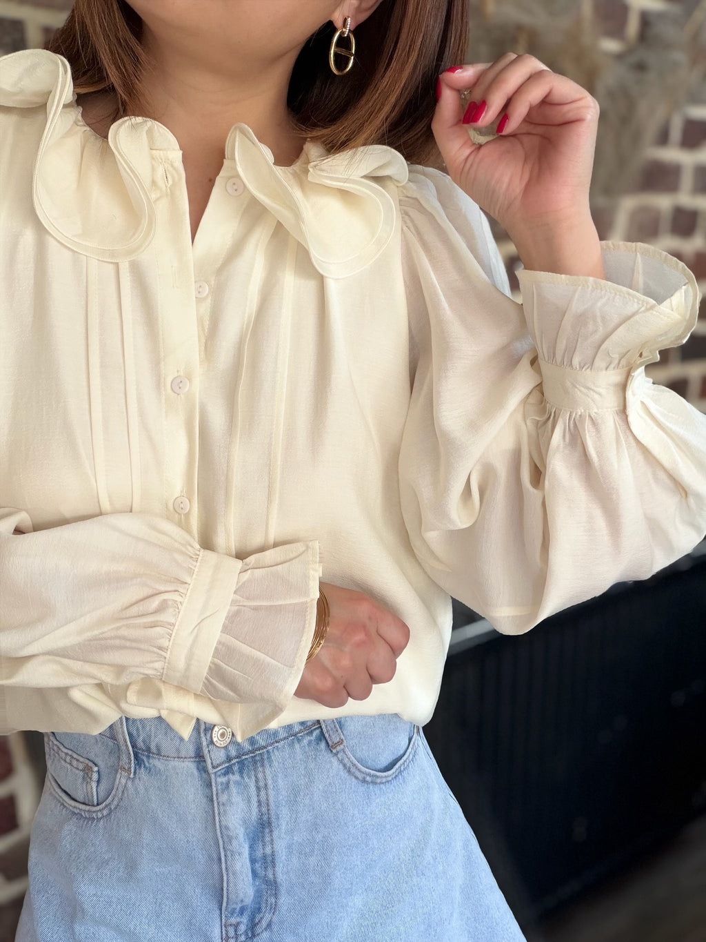 Chemise écrue col volanté