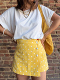 Jupe short jaune à pois