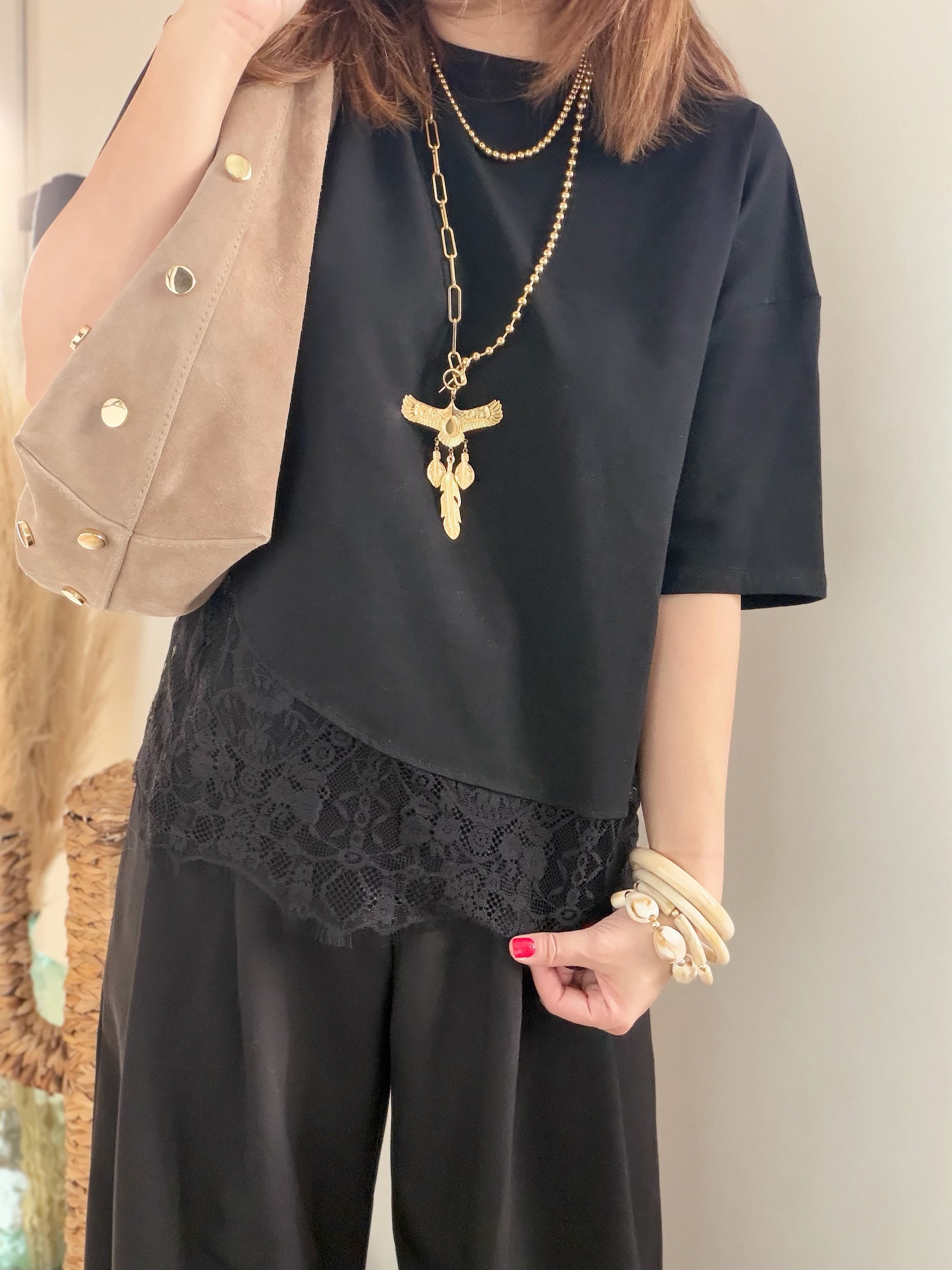 T-shirt noir  bas dentelle