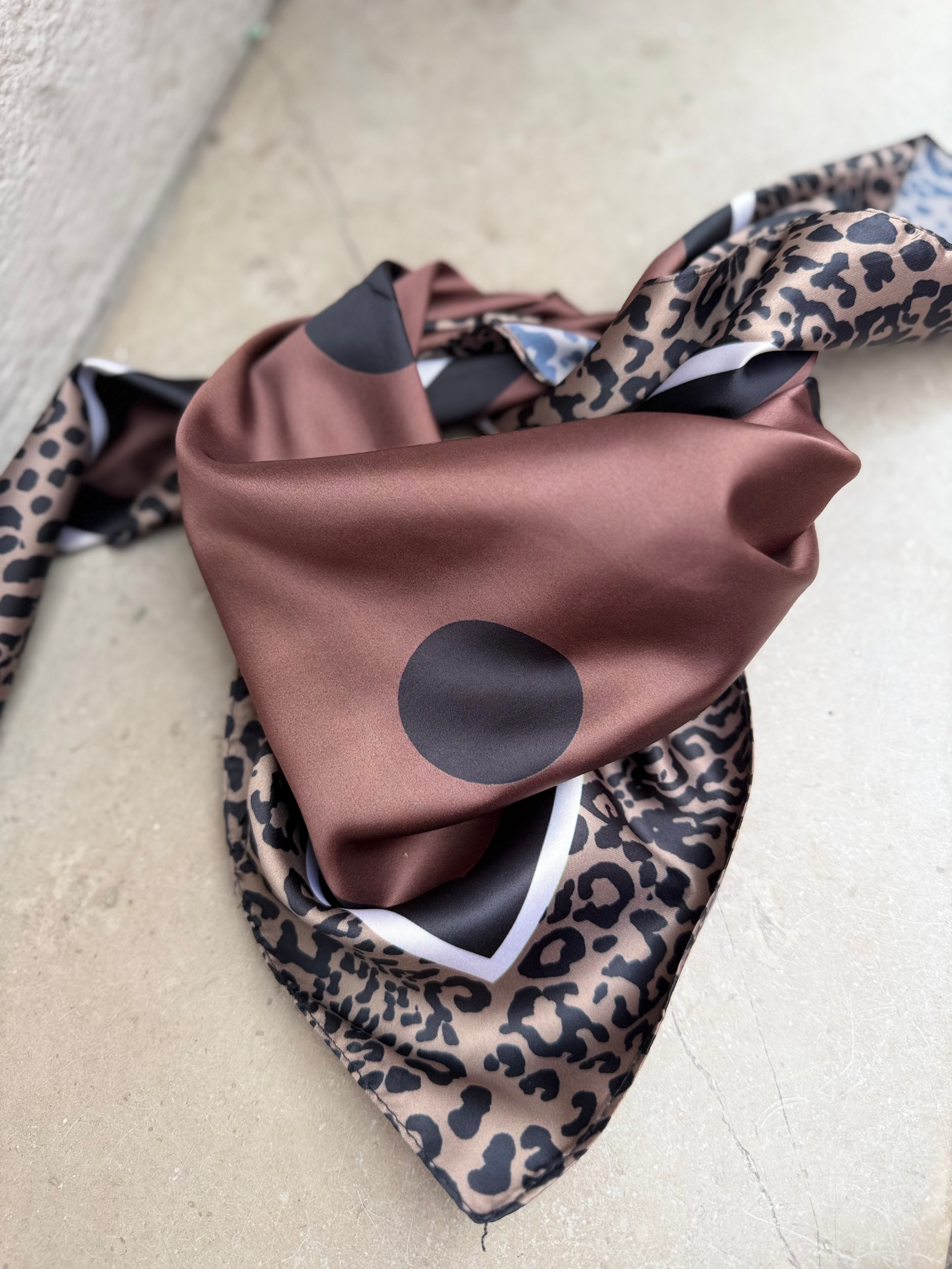 Foulard Léo à pois choco