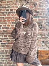 Charger l&#39;image dans la galerie, Pull chocolat ajouré
